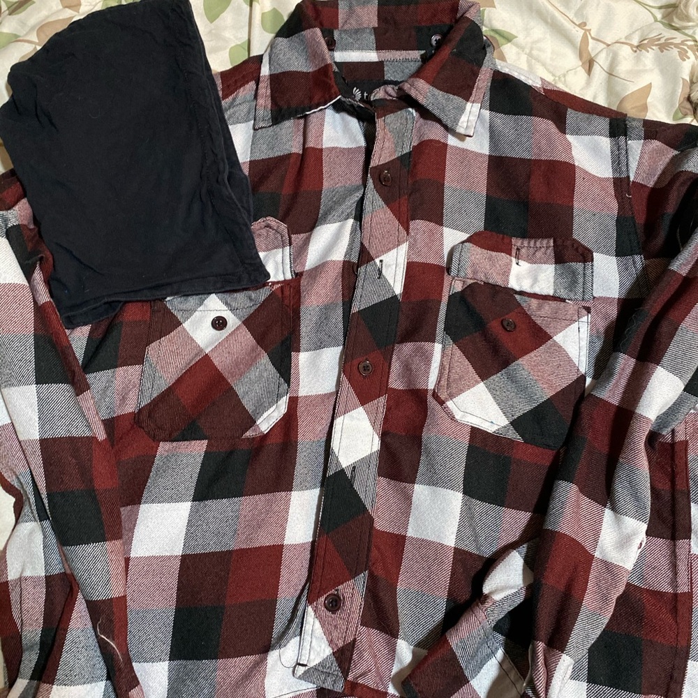 Flannel , hoodie .